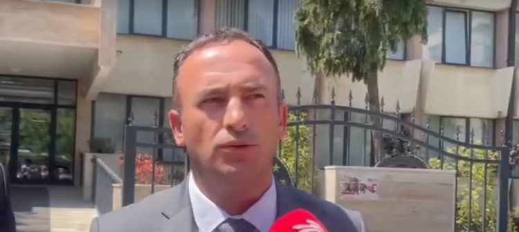 Thaçi pas intervistimit për shpronësimet në Shipitullë: Temë e përgatitur nga rivalët politikë