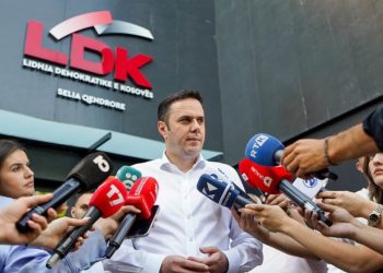 Dorëzohen nënshkrimet për Kuvend të jashtëzakonshëm në LDK