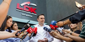 Dorëzohen nënshkrimet për Kuvend të jashtëzakonshëm në LDK