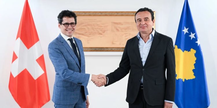 Kurti pret në takim lamtumirës ambasadorin zviceran