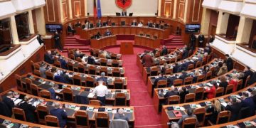 Deklarata e ministres serbe për Kosovën, përplasje në Kuvendin e Shqipërisë