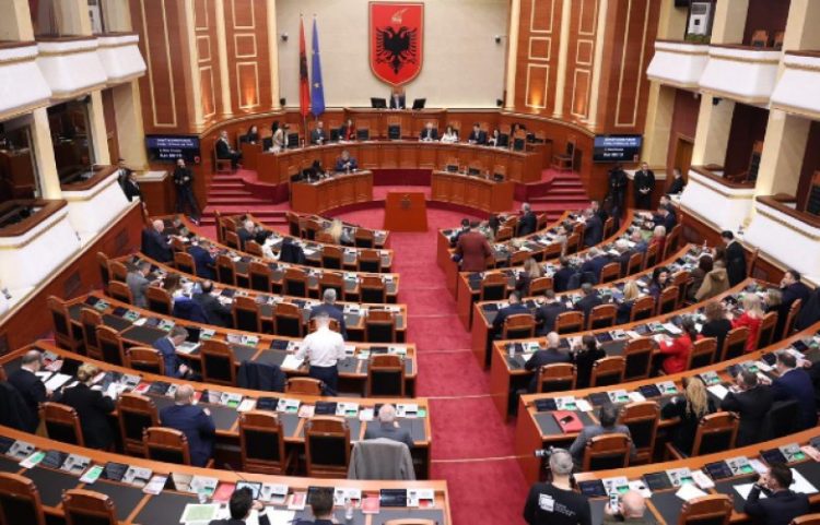 Deklarata e ministres serbe për Kosovën, përplasje në Kuvendin e Shqipërisë