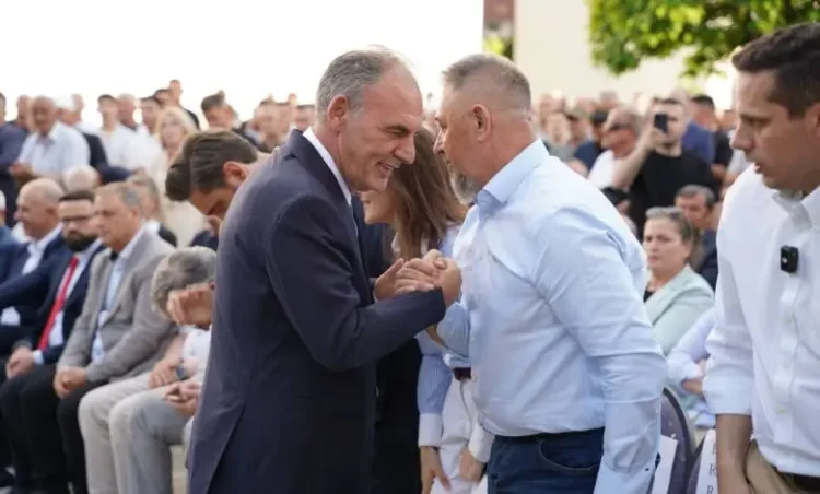 Fatmir Limaj “thumbon” Sami Lushtakun: A t’ka lodhë zhegu a çka ki?