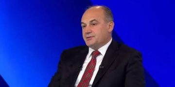 “Kosova po izolohet”, Hoxhaj kërkon rikthimin e Dialogut Strategjik me SHBA-në
