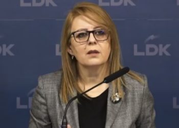 Hykmete Bajrami dorëzon kallëzim penal për gjendjen në deponinë e Sferkës në Pejë