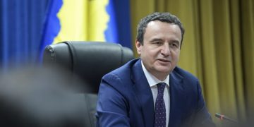 Kurti pret bashkëpunim me kryeministrin britanik në ruajtën e demokracisë nga Rusia dhe Serbia
