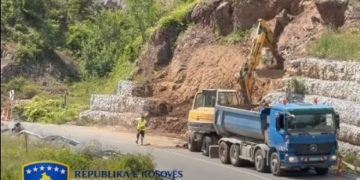 MIT: Po vazhdojnë ndërhyrjet në rrugën Mitrovicë–Bajgorë