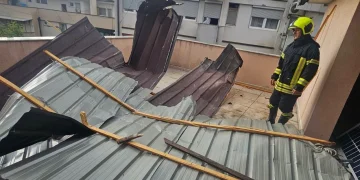 Stuhia me erëra të forta shkakton dëme në Rahovec, ekipet emergjente në terren