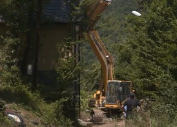 BE kritikon rrënimin e vilave pranë Liqenit të Ujmanit, kërkon ndërprerjen e veprimeve