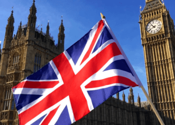 Britania shqyrton pezullimin e marrëveshjes tregtare me Izraelin
