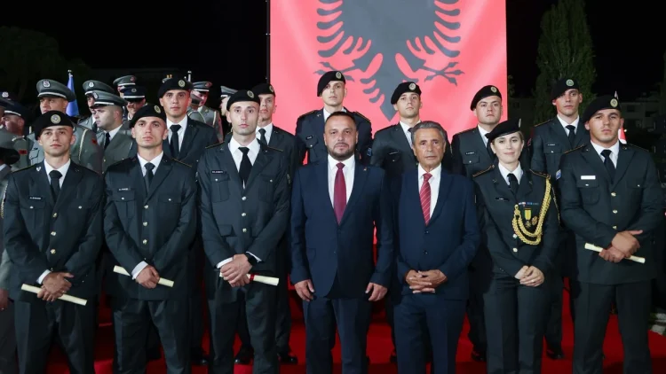 Diplomuan në Akademinë e Forcave të Armatosura të Shqipërisë, FSK-së i bashkohen edhe 10 oficerë të rinj