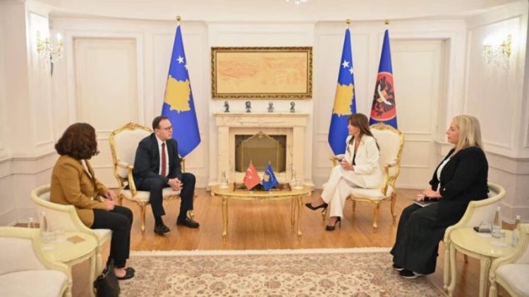 Haxhiu pret në takim lamtumirës ambasadorin e Turqisë
