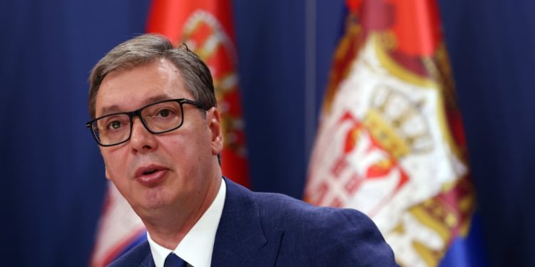 Vuçiq përsërit pretendimet skandaloze për Kosovën dhe kërcënon me forcimin e ushtrisë serbe: Kosova është e jona