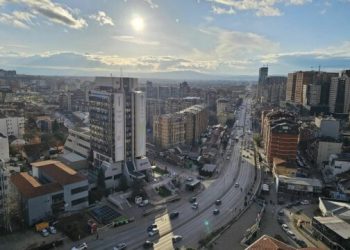 Sot mot me diell dhe vranësira të pakta