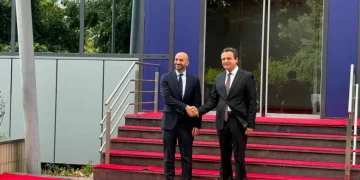 Kurti pret në takim ministrin francez Benjamin Haddad