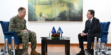 Kurti dhe admirali i NATO-s flasin për zgjerimin e bashkëpunimit