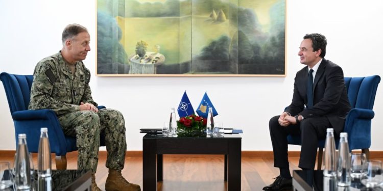 Kurti dhe admirali i NATO-s flasin për zgjerimin e bashkëpunimit