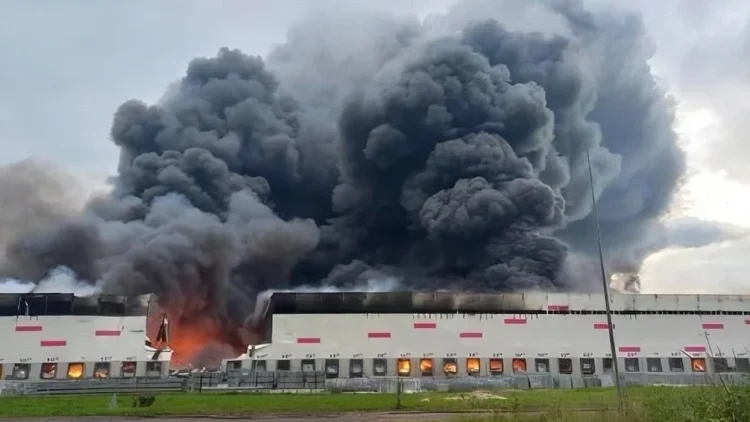 Dronët godasin rajonin rus Ryazan, digjen depot e Wildberriesit