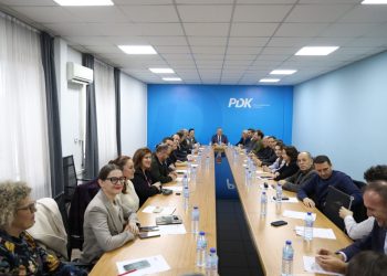 Hamza mbledh deputetët e PDK-së: Kosova ka nevojë për institucione, jo për pushtet që zvarrit proceset