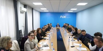 Hamza mbledh deputetët e PDK-së: Kosova ka nevojë për institucione, jo për pushtet që zvarrit proceset