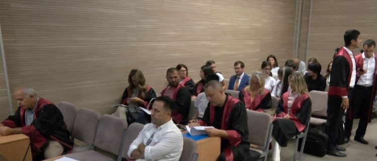Gjyqi ndaj serbëve: Shtyhet seanca për Reçakun, shkak avokatët