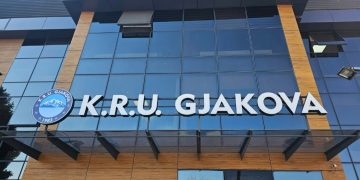 KRU “Gjakova” paralajmëron padi ndaj një fermeri pasi derdhi qumësht në lum