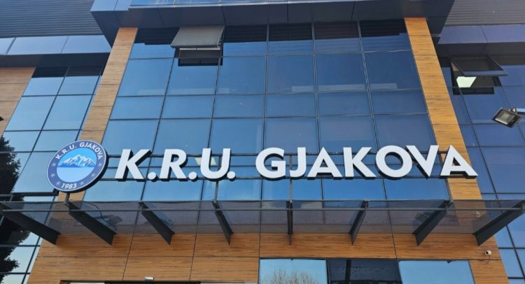 KRU “Gjakova” paralajmëron padi ndaj një fermeri pasi derdhi qumësht në lum
