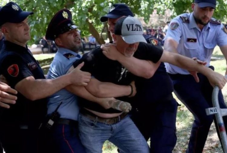 Protestuesit kërkojnë drejtësi sot para Gjykatës së Tiranës: Lironi çunat