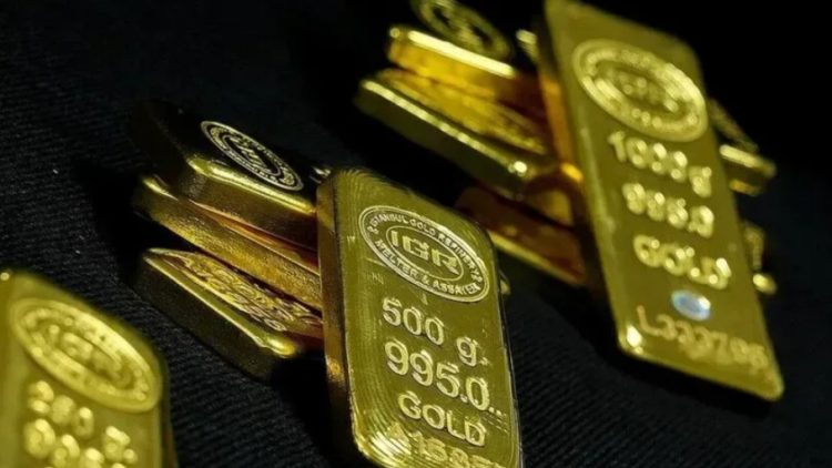 Ari bie nën 4.000 dollarë, ndërsa tensionet në Lindjen e Mesme nxisin frikën për inflacionin