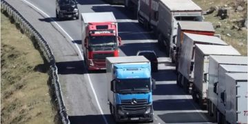 Nesër kufizohet qarkullimi i kamionëve mbi 20 tonë në autostradat e Kosovës