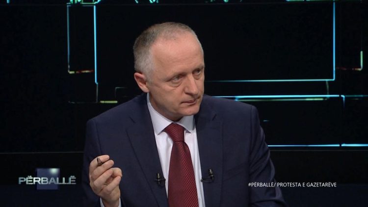 Servili ndron vetëm padronin