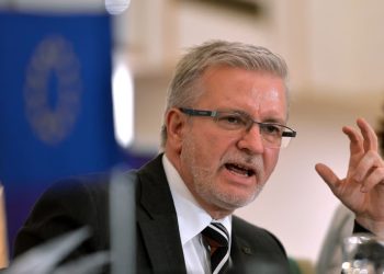 Eurodeputeti gjerman: Pres shkarkimin e ministres serbe, deklarata të tilla s’mund të injorohen