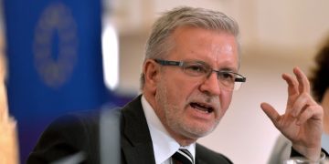 Eurodeputeti gjerman: Pres shkarkimin e ministres serbe, deklarata të tilla s’mund të injorohen
