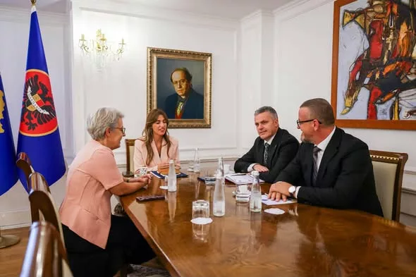 Haxhiu dhe Gërvalla takojnë drejtuesit e KGJK-së dhe KPK-së, diskutojnë për zhvillimet kryesore në fushën e drejtësisë