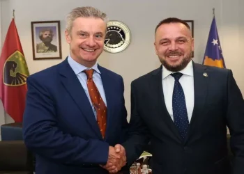 Maqedonci dhe Hargreaves diskutojnë për forcimin e partneritetit në mbrojtje