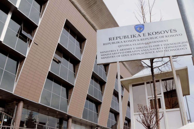 MASh publikon rezultatet e mbështetjes financiare për 599 studentet vajza/gra në programet STEM