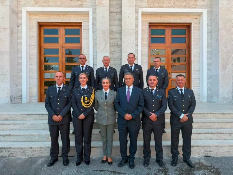 Oficerët e FSK-së diplomojnë në Republikën e Shqipërisë