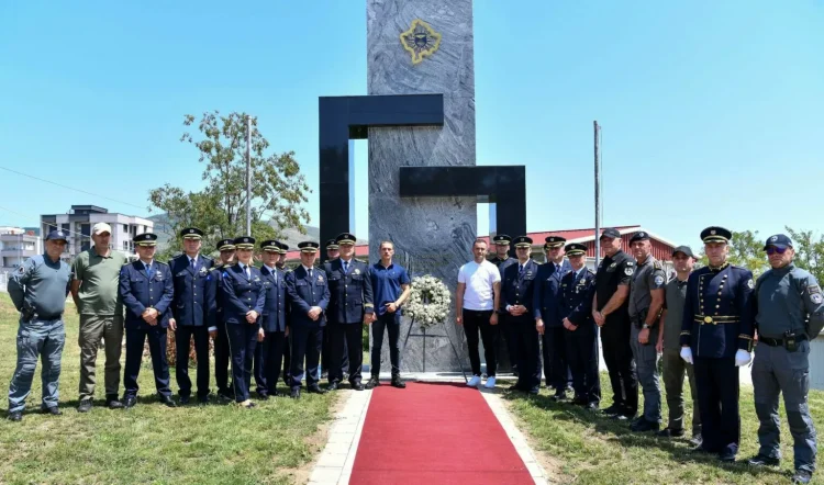 Policia e Kosovës shënon Ditën Memoriale të Zyrtarëve Policorë të Rënë në Detyrë
