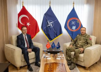 Komandanti i KFOR-it, Gjeneral Major Özkan Ulutaş, pret në vizitë lamtumire Ambasadorin e Turqisë, Sabri Tunç Angılı