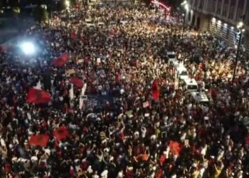 Mijëra protestues para Kryeministrisë: Shqipëria kërkon revolucion
