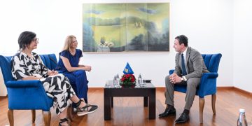 Kurti priti në takim duon artistike “Dina e Mel” nga Zara e Kroacisë