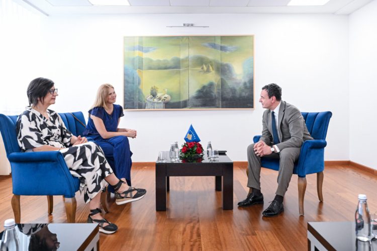Kurti priti në takim duon artistike “Dina e Mel” nga Zara e Kroacisë