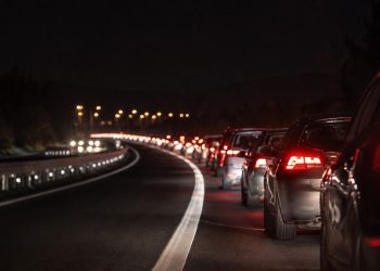 Deri në 90 minuta pritje në Muçibabë, kolona arrin në një kilometër