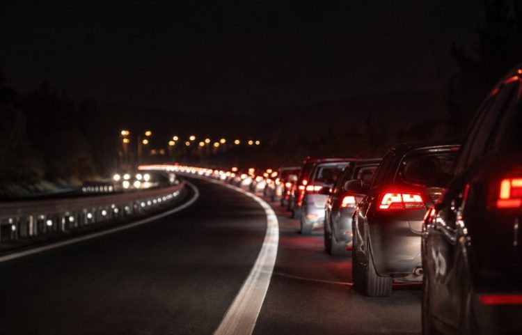 Deri në 90 minuta pritje në Muçibabë, kolona arrin në një kilometër