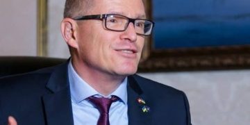 Fehlinger: BE-ja të ngrijë fondet për Ukrainën derisa ta njohë Kosovën
