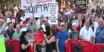 Protesta në Tiranë, qytetarët në ditën e 74-të të protestës