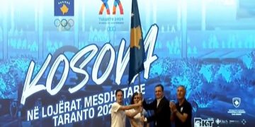 Flamuri në duart e kampionëve, delegacioni niset drejt Tarantos