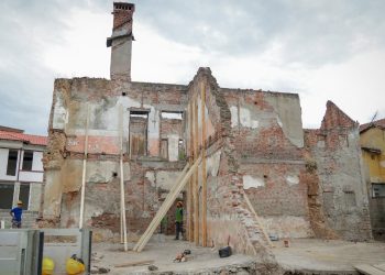 Ruhet trashëgimia e Prizrenit, restaurohet shkolla “Ryzhdije”