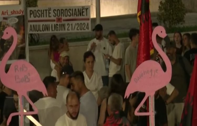 Protesta në Tiranë në ditën e 83-të