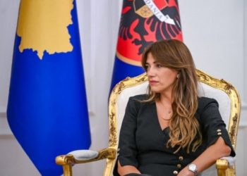 Haxhiu ngushëllon familjen e policit që humbi jetën në krye të detyrës